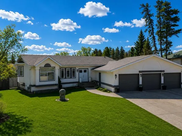 5 W Blueberry Cres, Whitecourt, AB T7S 1R2