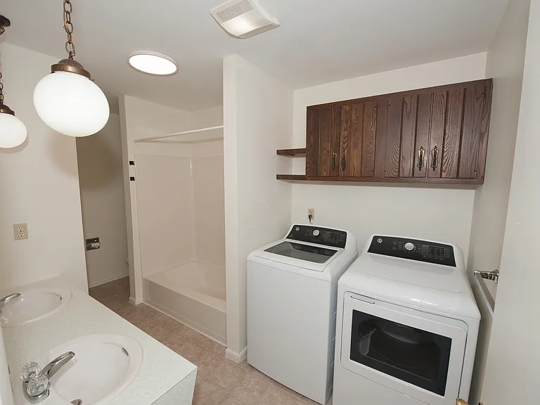 1402 Walnut St #1 — Photo 23