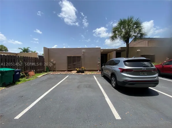 16100 Kilmarnock Dr, Miami Lakes, FL 33014