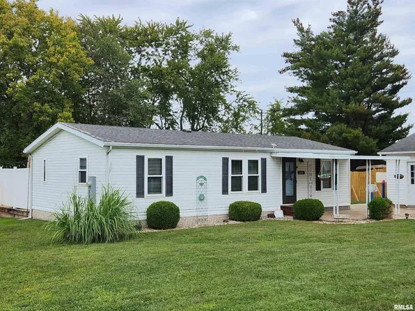 618 North St, Woodlawn, IL 62898