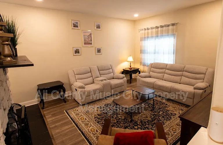 129 Hermitage Woods Dr — Photo 8