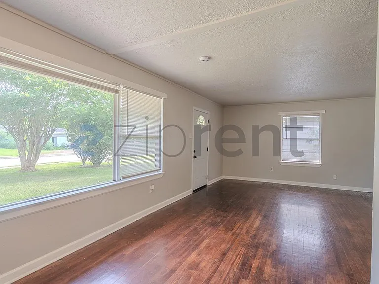5818 Glenhurst Dr — Photo 7