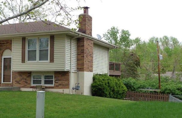 2nd image of 2401 S 16th St