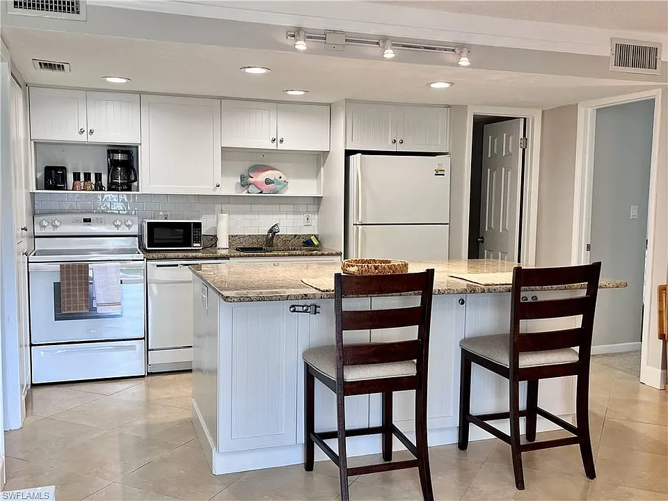 216 Palm Dr #5