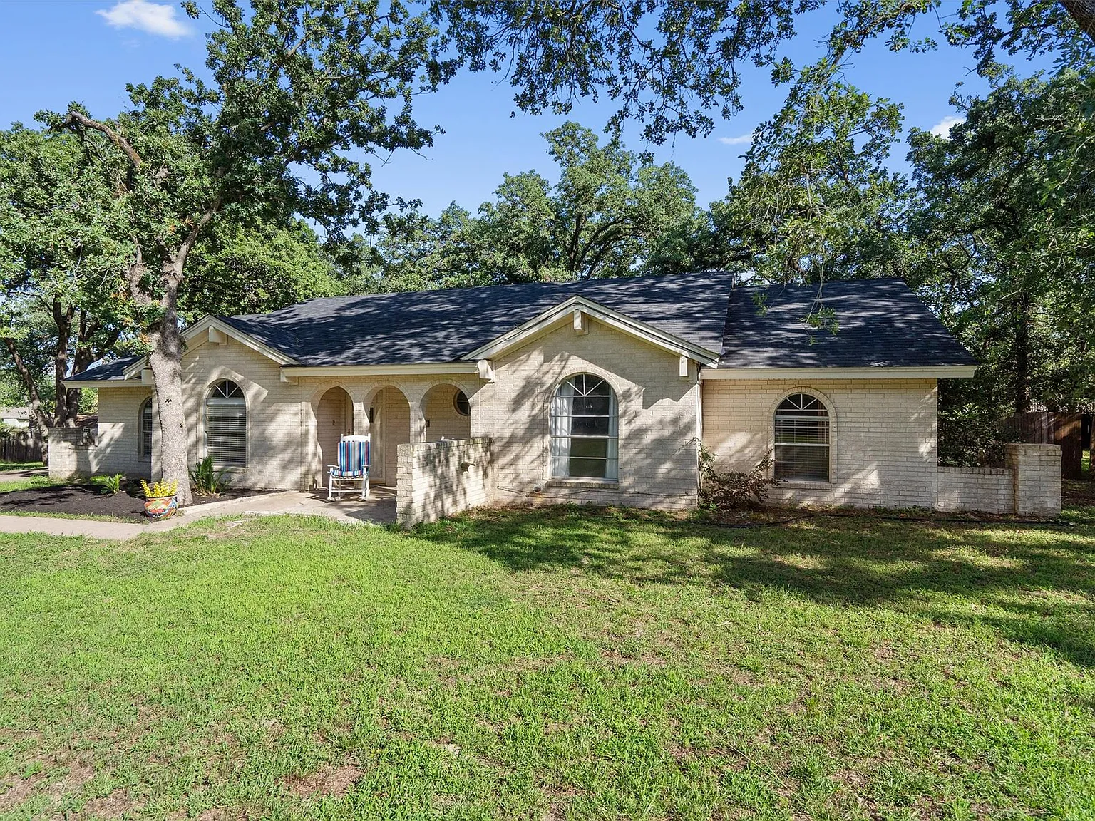 4 bed, 2.0 bath, 1845 sqft, $2,100 — Photo 4