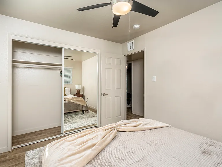 402 W Earll Dr #1 — Photo 9