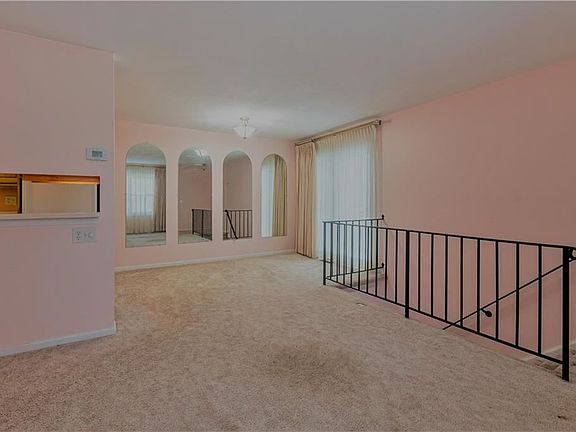 3rd image of 11 Foxcroft Trl