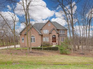 28W251 Oak Creek Ct, West Chicago, IL