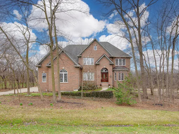 28W251 Oak Creek Ct, West Chicago, IL 60185