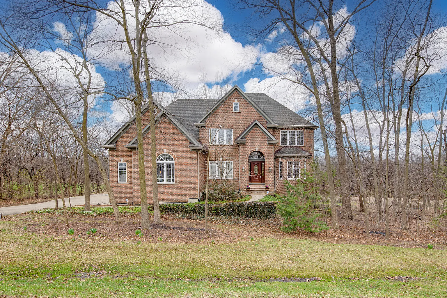 28W251 Oak Creek Ct photo 1