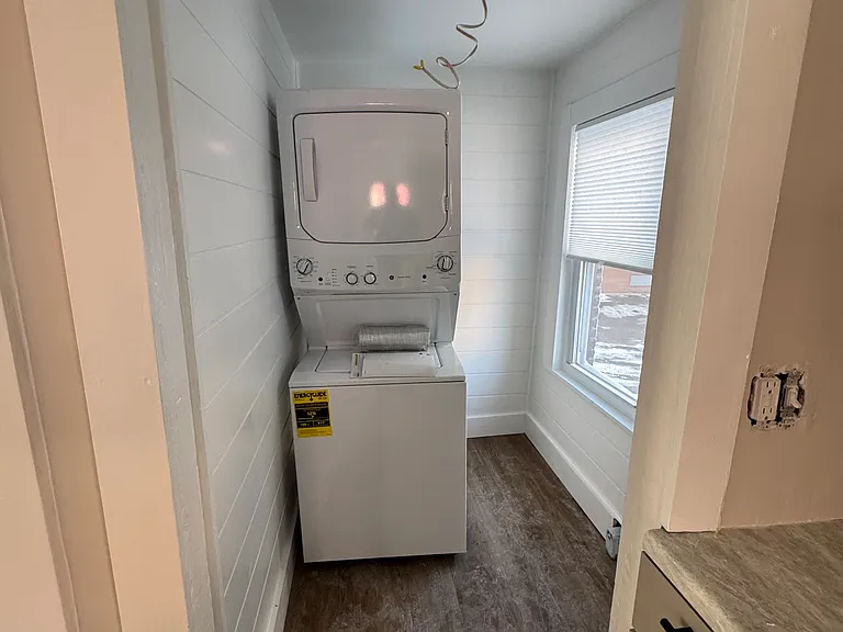 205 W Allen St #205 — Photo 2