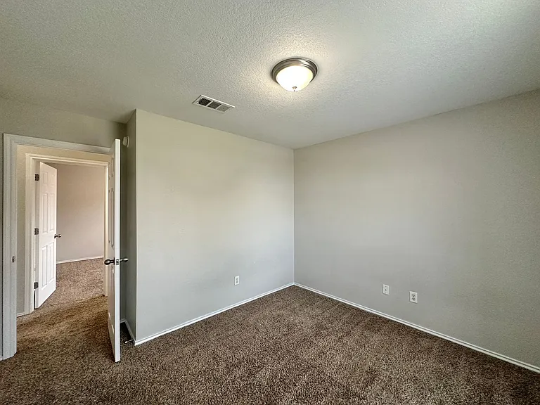 2810 Bastion Loop — Photo 30