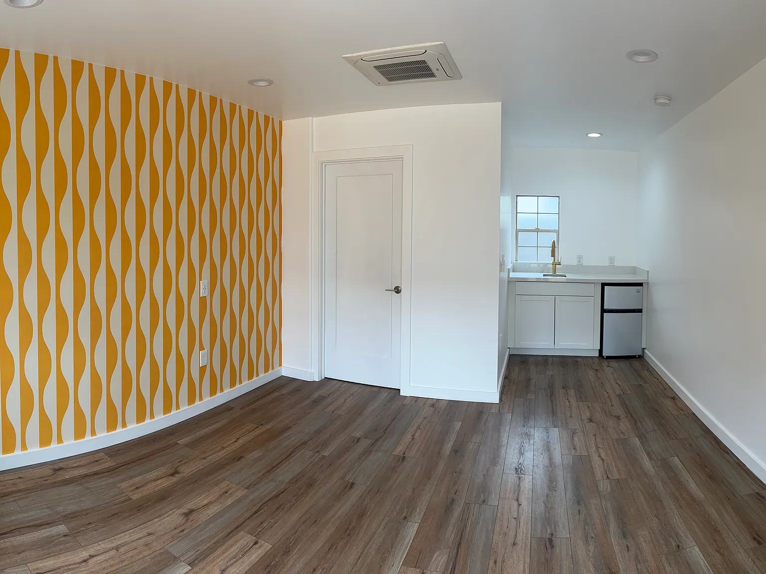 Studio, 300 sqft, $1,295 — Photo 2