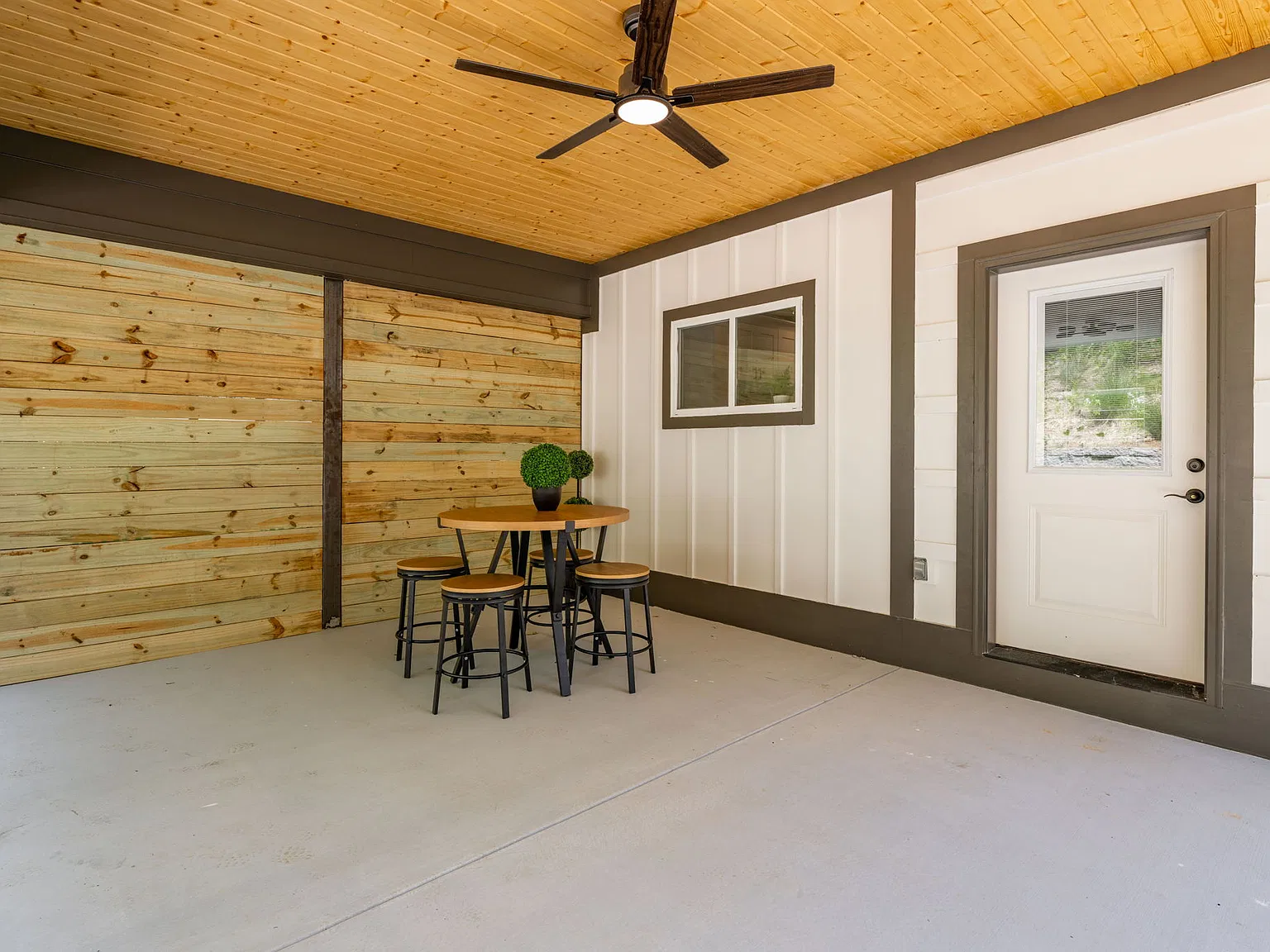 3 bed, 2.5 bath, 1440 sqft, $1,899 — Photo 2