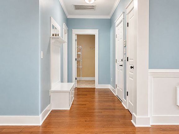 5th image of 1108 Orchard Cir