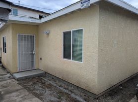 416 1/4 E 101st St, Los Angeles, CA