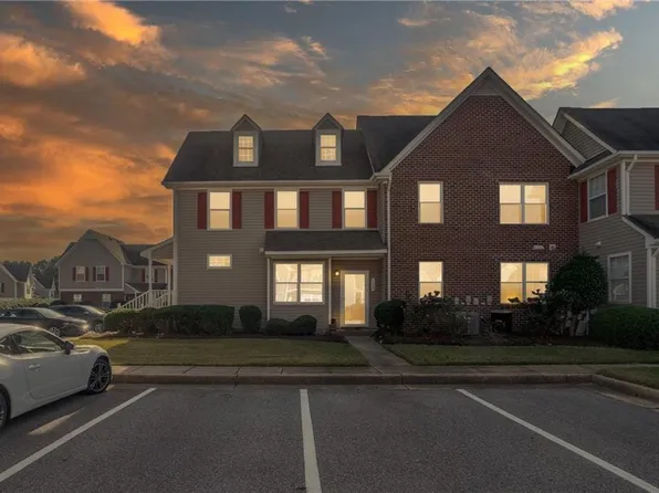 700 Willow Green Ct, Chesapeake, VA 23320