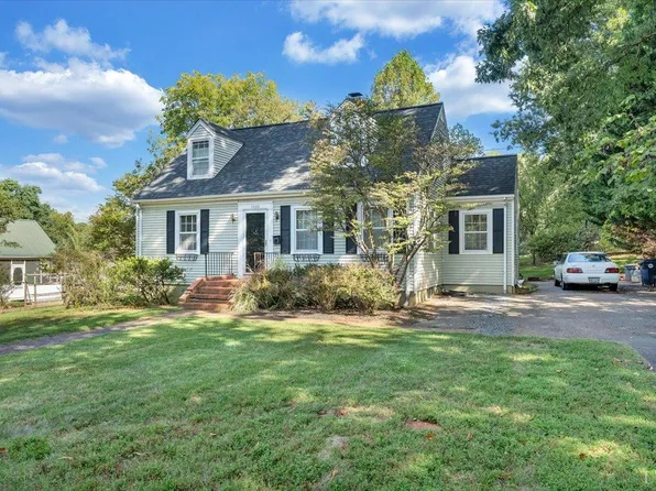 1000 Lake Dr, Bedford, VA 24523