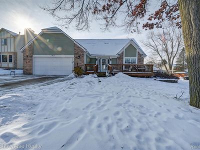 2421 Lansbury Dr, Waterford, MI, 48329