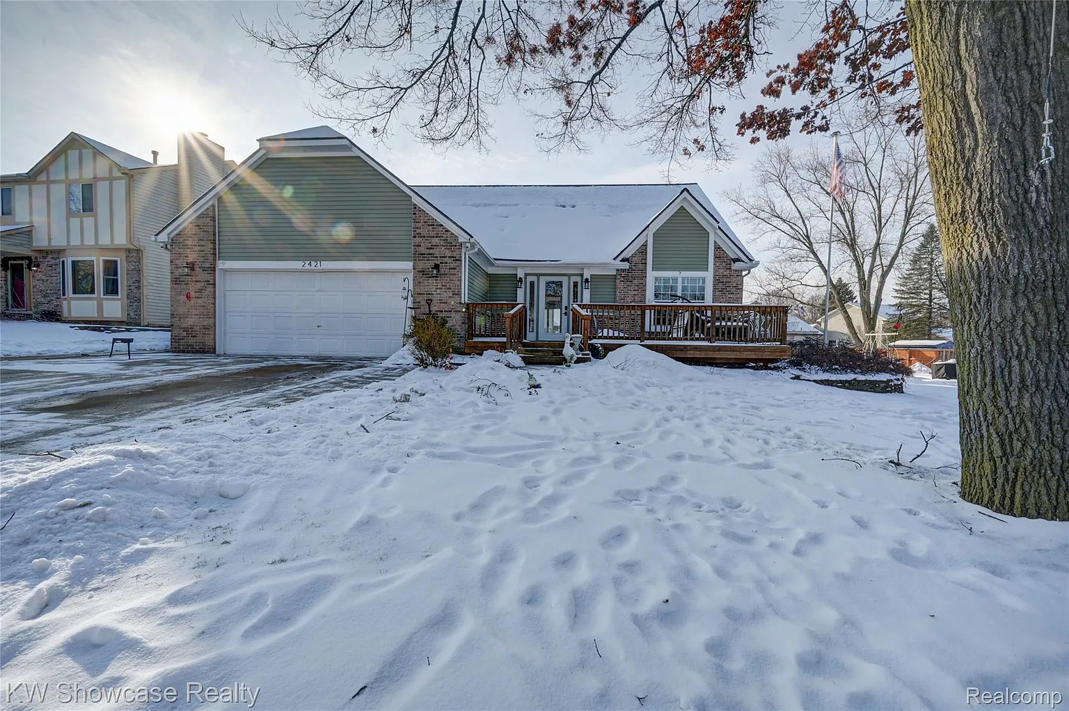 2421 Lansbury Dr photo 1
