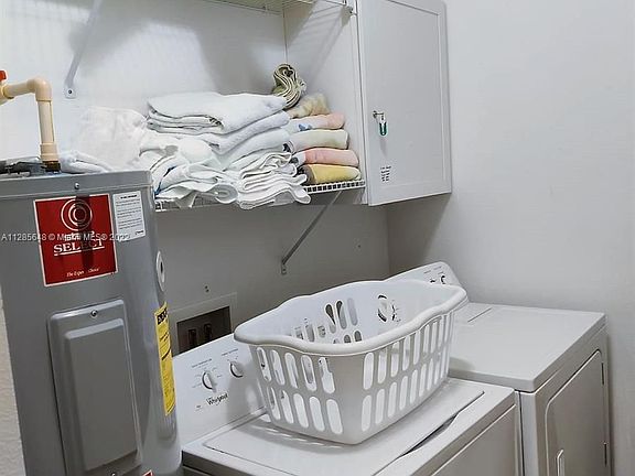 3rd image of 3118 Sun Lake Ct APT B