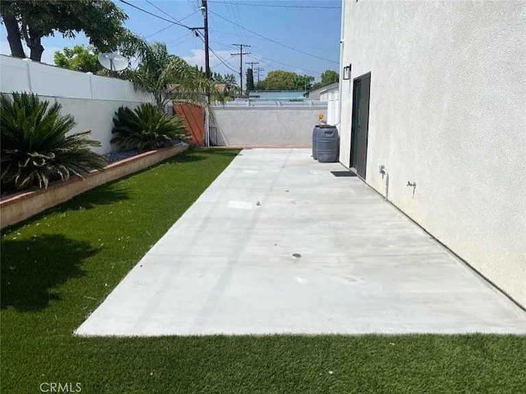 6059 Riverton Ave — Photo 19