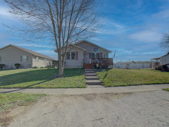 524 N Chicago St, Watseka, IL 60970