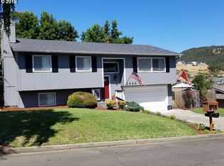 2086 NW Sunberry Dr, Roseburg, OR 97471