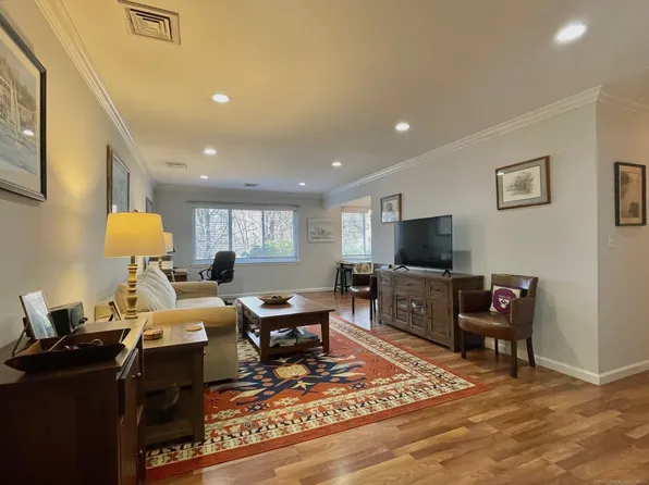 214 Southport Woods Drive #214, Fairfield, CT 06890