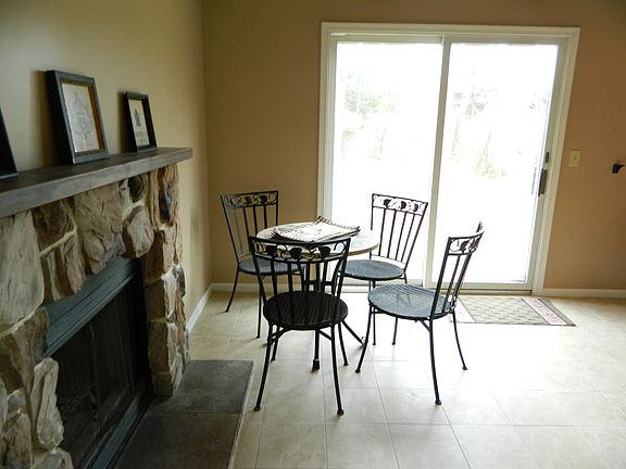 Eat In Nook w/fireplace