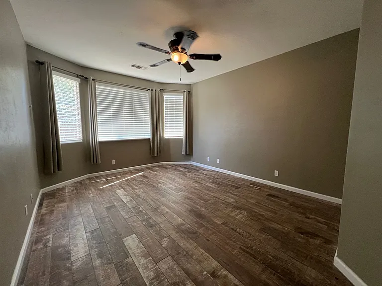 3156 N Applegate Ave — Photo 9