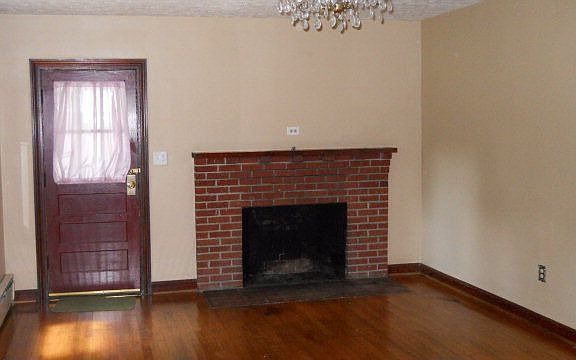 5th image of 109 Country Club Ln