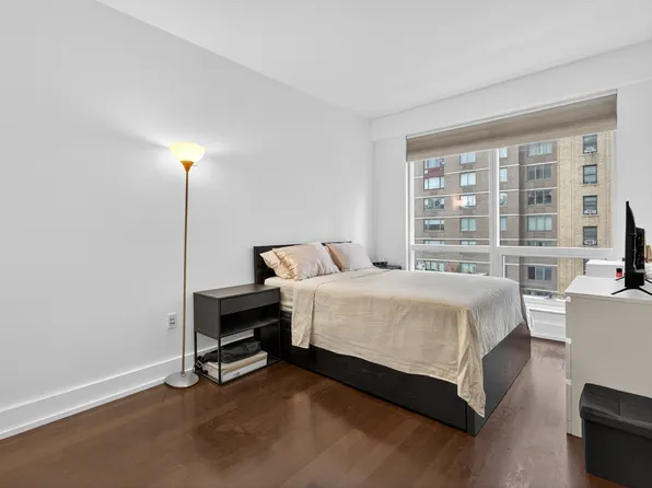 350 West 42nd Street image 7 of 11