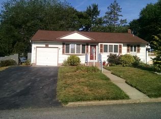 510 Mackey Ave, Belford, NJ 07718