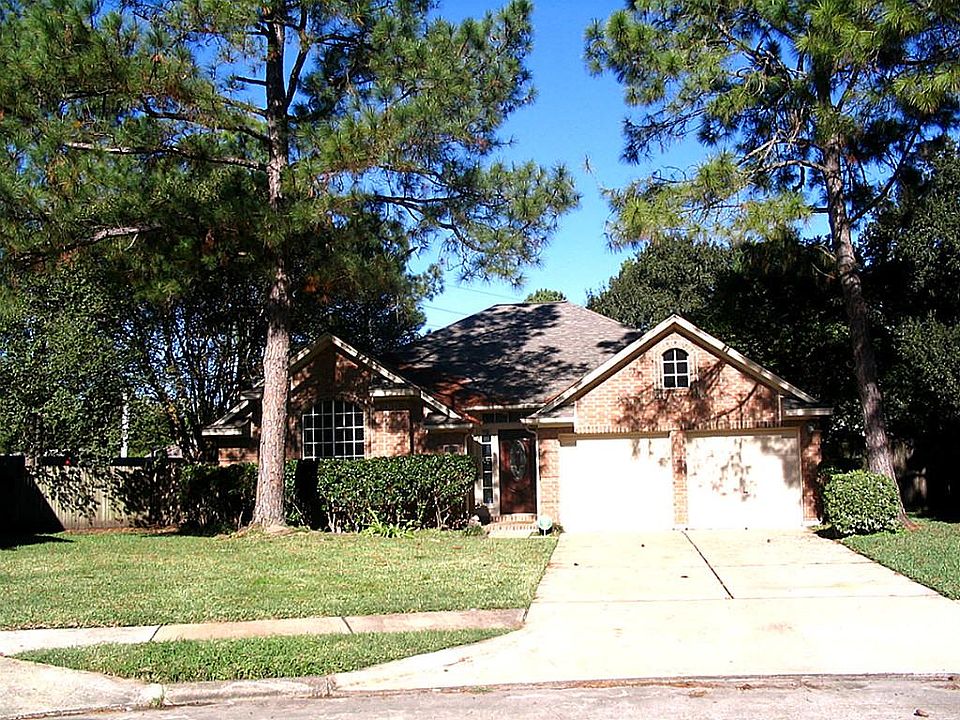 1st image of 16014 Hickory Cove Dr