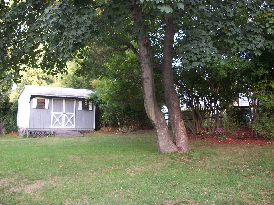 2nd image of 98 Glenville St