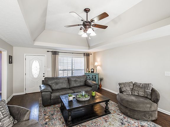 5th image of 414 Woodlands Dr
