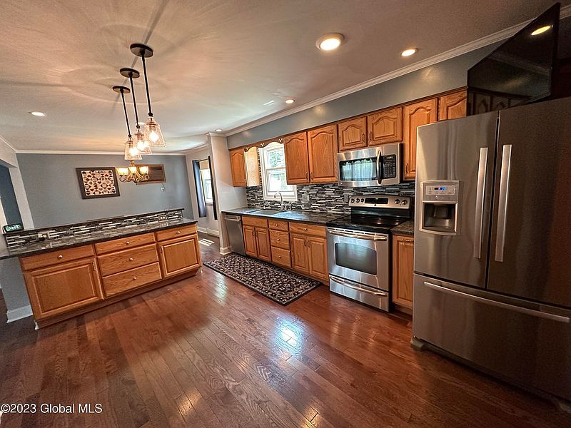 5th image of 98 Longmeadow Drive