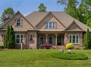 8405 Lillys Ct, Greensboro, NC 27455