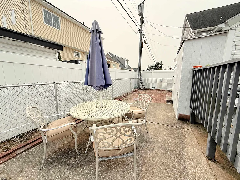 223 N Wyoming Ave #2027 — Photo 23