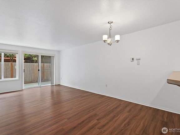 4th image of 933 4th Avenue N #102