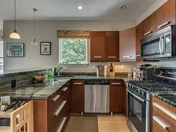 205 Washington St APT 4, Somerville, MA 02143