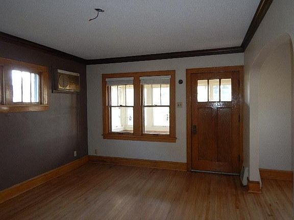 3rd image of 1040 Ottawa Ave