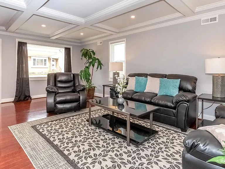 7 Robinson Ave — Photo 24