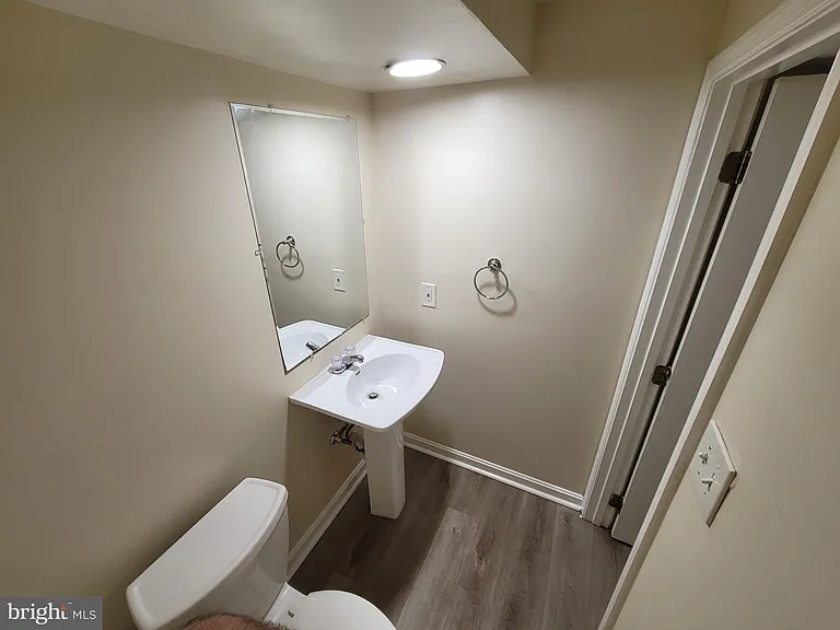 401 Darby Ln — Photo 11