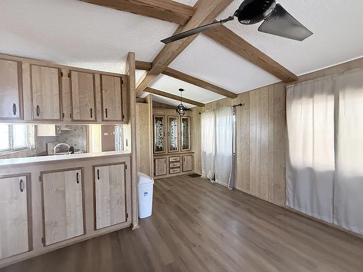 Broadway Estates — Photo 2