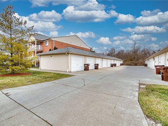 5th image of 3332 Emerald Lakes Dr #332-1B
