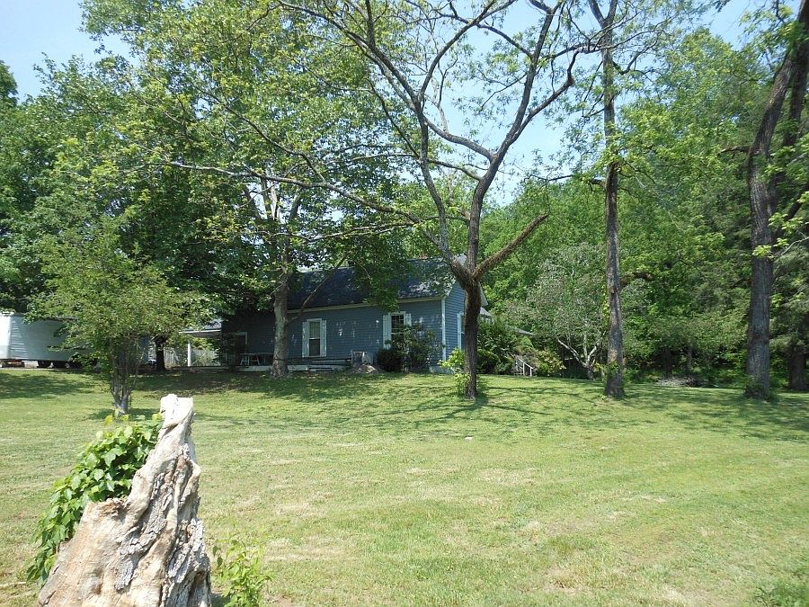 2nd image of 411 Glenhill Cir