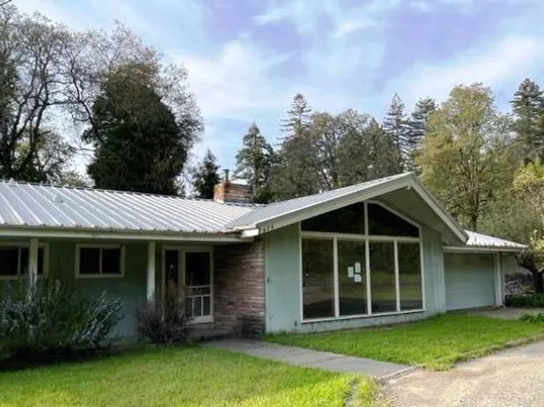 974 Briceland Thorn Rd, Garberville, CA 95542