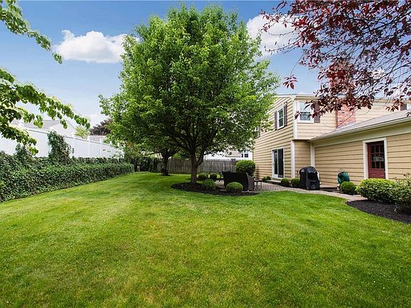 5th image of 19 Hedley Cir